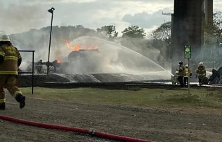 Alrededor de 75 personas participaron para controlar el fuego. Cortesía