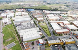 El manejo del idioma inglés es imprescindible para tener más opciones de laborar en estas empresas. Cortesía