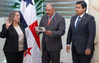 Momento en que Ángela Russo toma posesión como Defensora del Pueblo para el periodo 2026-31. Cortesía