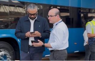 El administrador de la AIG, Adolfo Fábrega, salió a la calle a verificar el funcionamiento de la plataforma para aplicar el subsidio. Cortesía