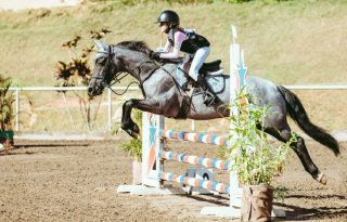 Daniela Lauria y Nube, de  preinfantil B (0.80 cm), en acción. Foto: Mónica González (QEP).