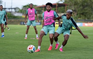 Carlos Harvey (izq.) y Édgar Yoel Bárcenas en los entrenamientos.  Foto: FPF