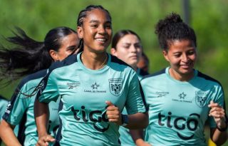 Jugadoras de Panamá en los entrenamientos con miras al partido contra Jamaica. Foto:FPF