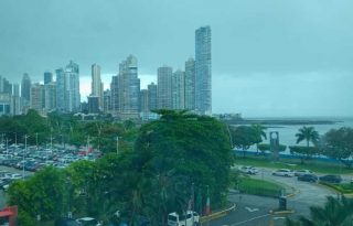 Área de la Cinta Costera cercana a donde se ubica el Club de Yates y Pesca y la marina de dicha instalación, que daría paso al relleno. Archivo