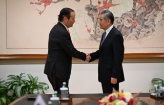Martínez Acha se reunió con Wang Yi, el pasado 26 de mayo. Cortesía