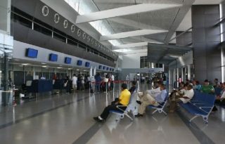 Sala externa del aeropuerto Enrique Malek, ubicado al sur del distrito de David, provincia de Chiriquí y que cuenta con tres aerolíneas.  Archivo