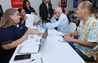 Héroes de la gesta patriótica recibieron sus tarjetas de débito. Cortesía