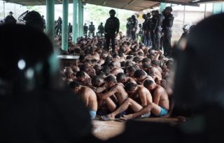 La Policía Nacional mantiene activos varios bloques de búsqueda a nivel nacional para dar con la ubicación de los 12 prófugos restantes.  Cortesía