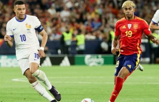 Mbappé es el capitán de Francia (izq.) y Lamine Yamal. Foto:EFE