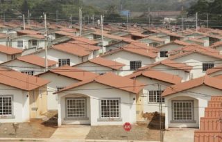 Los panameños, antes de adquirir una vivienda, valoran su precio, ubicación y diseño.  Archivo