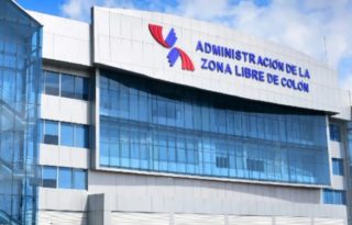 Edificio administrativo de la Zona Libre de Colón.  Cortesía