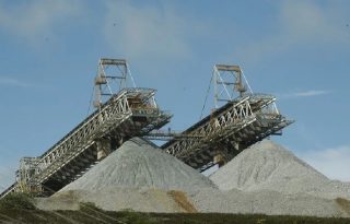 El Gobierno mantiene en evaluación distintas alternativas para hacer viable la reapertura de la operación. EFE