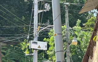 Instalación de líneas eléctricas en el distrito de Chimán.  Cortesía