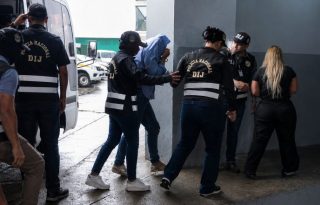 Ayer, jueves, un hombre de 41 años se entregó al MP, para un total de 17 detenidos. Cortesía