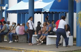 El IGC no descarta que las réplicas del sismo se extiendan hasta la próxima semana debido a la cantidad de energía que liberó el evento.  EFE