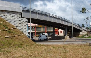 Puente ubicado en la entrada de la barriada Las Acacias en el corregimiento de Don Bosco, sobre la conocida Vía Tocumen. Cortesía