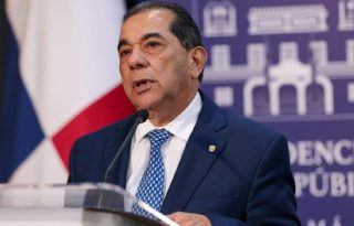 El ministro de Educación, Ventura Vega Osorio, señaló que colaborará con el Ministerio Público y la Contraloría en sus investigaciones por la compra de computadoras.  Cortesía 
