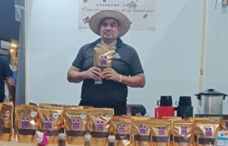 Nelson Valderrama, propietario de Café Tulú, agradece al programa Cobre Panamá El Pitch. Fotos: Cortesía