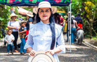 Elita Martínez, se siente muy agradecida con este programa por las fortalezas que ha logrado para seguir creciendo su negocio familiar. Foto: Cortesía