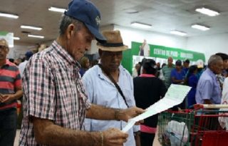 Cuando hayan entregado la mayoría de los beneficiarios vivos comenzarán con los herederos. Foto: Archivo