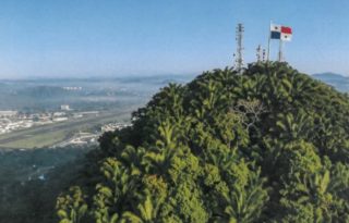 Vista panorámica de la cima del Cerro Ancón.  Cortesía
