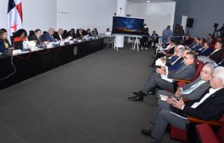 Los nueve diputados principales de la comisión de Gobierno han estado presentes en las dos sesiones celebradas hasta el momento para ver dos proyectos de ley.  Cortesía