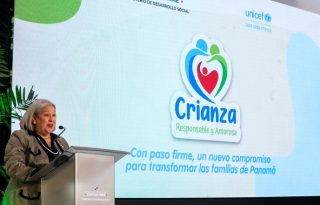 La ministra Beatriz Carles de Arango ha señalado que fortalecer a las familias para que los niños crezcan rodeados de amor es una prioridad de la acción social. CORTESÍA 