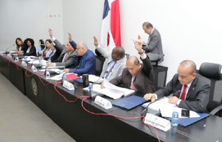 La votación, artículo por artículo, inició pasadas las 8 de la noche del pasado martes.  Cortesía