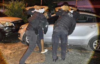 Una medida positiva de los toques de queda es que facilita la labor de la policía al evitar que esté la gente en las calles de las zonas de riesgo donde se decreten. Cortesía