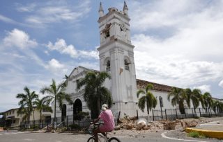 En las provincias de Veraguas, Los Santos, Coclé y otras áreas del interior se reportaron daños en edificaciones. Foto: Cortesía