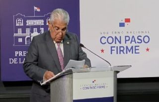 A través del Ministerio de Salud, y de la Presidencia, se entregaron cerca de 145,600 botellas de agua y 4,800 botellones de 5 galones para las áreas afectadas que serán distribuidas por el Sistema Nacional de Protección Civil (Sinaproc). Foto. Presidencia 
