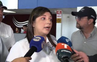 La ministra de Trabajop y Desarrollo Laboral, Jackeline Muñoz, informó sobre la última decisión de la empresa bananera. 