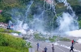 Las Unidades de Control de Multitudes se trasladaron al distrito de Tolé con el objetivo de despejar el tramo bloqueado.