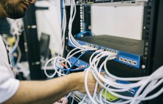 El  72% de las personas trabajadoras se desempeñan en puestos júnior. Foto: Pexels