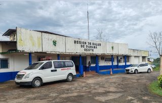 El director regional del Minsa, Jorge dijo que la mudanza a una plaza comercial del distrito de Arraiján se realizará en el plazo de tres meses. Foto. Eric Montenegro