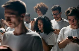 Los jóvenes están en la mira de los ciberdelincuentes. Foto: Cortesía