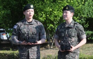 Jungkook y Jimin, miembros de BTS. Foto: EFE / EPA / Yonhap South Korea Out