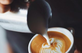 Los panameños consumen con frecuencia el café, por lo que han sentido la variación en los precios. Foto ilustrativa