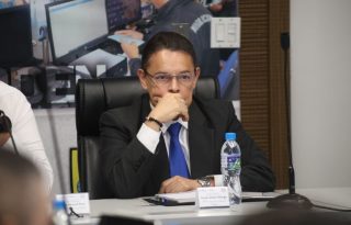 El ministro de Seguridad Pública, Frank Ábrego, dijo que tomará entre tres y cuatro días despejar la vía debido a los árboles que han sido colocados en la vía por “personas del mal vivir”. Foto. Archivo