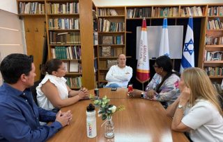 Reunión entre el embajador de Panamá en Israel y alcaldes panameños. Foto: Cortesía