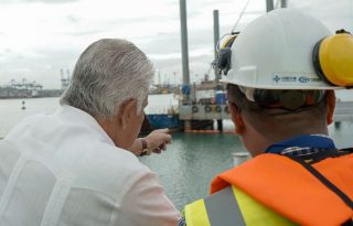 El lunes 9 de junio, el presidente José Raúl Mulino visitó el proyecto del cuarto puente que presenta avance de 21% con mil trabajadores. Foto: Cortesía