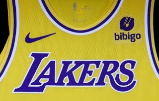 La familia Buss, propietaria de Los Angeles Lakers de la NBA, ha llegado a un acuerdo para vender una participación mayoritaria de la emblemática franquicia, valorada en 10.000 millones de dólares. Foto: EFE