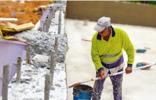 Con el uso de tecnología y trabajo de campo, se supervisan los proyectos para que las obras sean entregadas a las comunidades. Foto: Cortesía