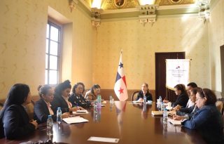 Funcionarios del Ministerio de Gobierno y del Órgano Judicial se reunieron esta semana. Foto: Cortesía