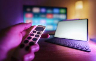 Una vez que un dispositivo está infectado, los cibercriminales no se detienen en la app de streaming. 