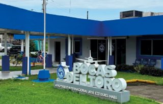El aeropuerto recibe muchos turistas de diversas partes del mundo. Foto: Cortesía AAC