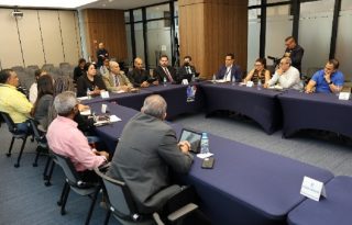 El encuentro contó con la participación de altos funcionarios de la Autoridad Nacional de Aduanas y directivos de la Autoridad Marítima de Panamá. Foto. Cortesía