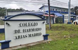 El adolescente y el arma de fuego fueron puestos a órdenes de la Fiscalía Superior de Adolescentes de Panamá Oeste. Foto. Aechivo