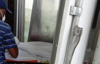 El cuerpo del adolescente fue llevado a la morgue judicial para la necropsia de rigor. Foto. Archivo
