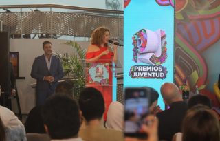 Erika Ender en la conferencia de prensa de la premiación. Foto: Cortesía / MiCultura